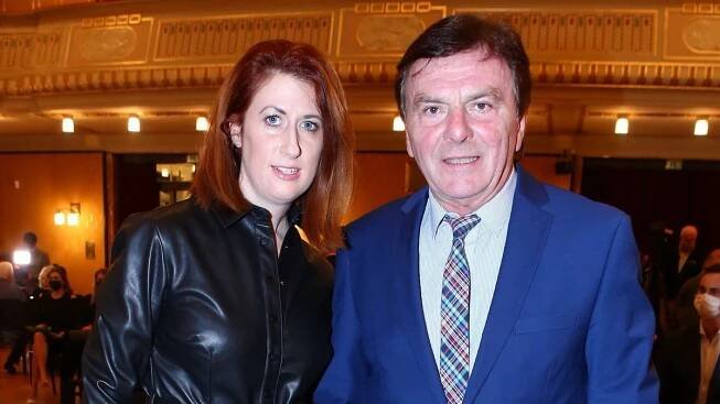 Monika se rozhodla žít se Svěceným, objevilo se na profilu divadla Pavla Trávníčka. Nechutný útok řeší policie - Super.cz