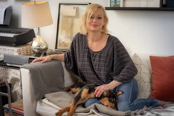 Samantha Mathis, Self-Isolating Downtown