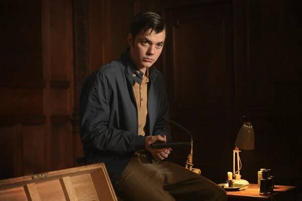 Pennyworth - Julie Christie - Z filmu - Jack Bannon