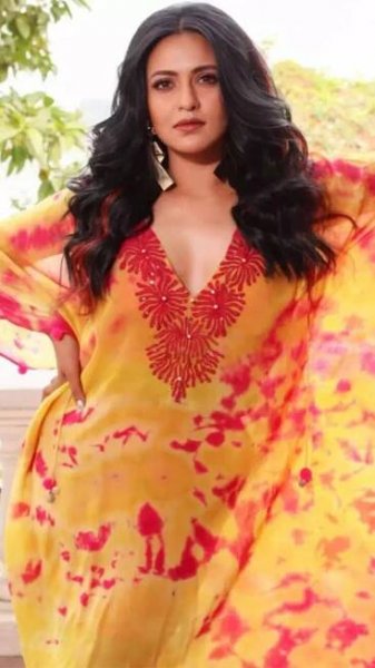 Priyanka Sarkar radiates classic grace through her effortless charm