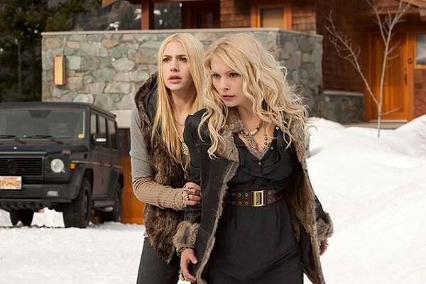 Twilight sága: Rozbřesk - 2. část - Z filmu - Casey LaBow, MyAnna Buring