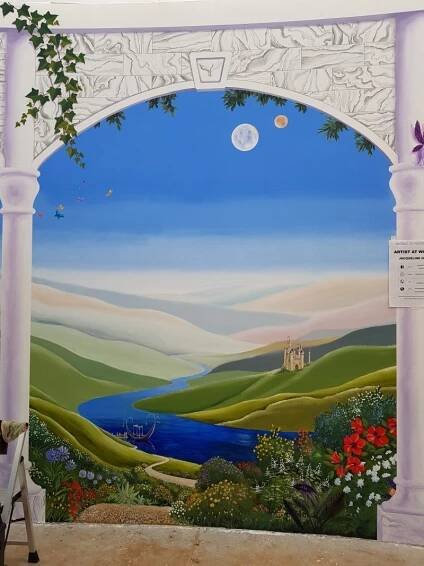 Trompe Wingwall Day 35 - Finishing centre and right hand panel | Jacqueline Hill Prestige Art Collection