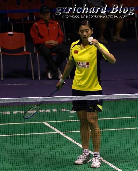 Wang Lin serving