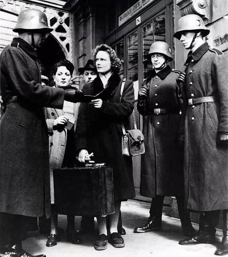 Anna Neagle in the film Odette