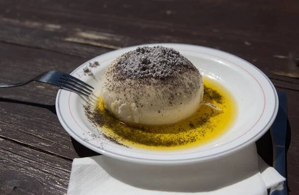 Germknödel aneb výborný knedlíček s vanilkovým extraktem a mákem