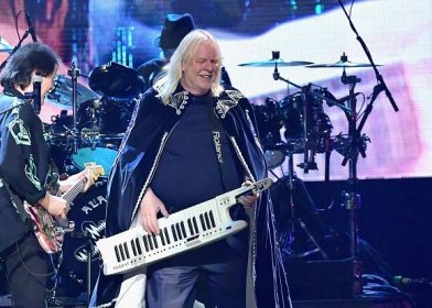 Rick Wakeman rocks out with his keyboard onstage.