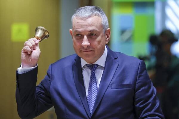 Ľadová sprcha pre Fialovho ministra. Ako Šefčovič dostal portfólio, o ktoré veľmi stáli Česi — Denník E