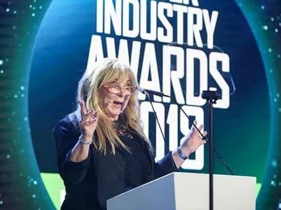 Benefits of Hiring an Awards Host for your Ceremony