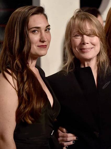 Madison Fisk, Sissy Spacek and Schuyler Fisk attend the 2016 Vanity Fair Oscar Party
