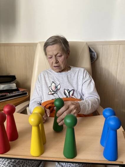 Figurkami z Člověče k lepší motorice | Alzheimer Home