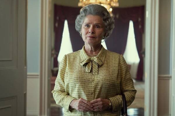 Netflix zveřejnil datum premiéry poslední řady seriálu Koruna o britské královské rodině a pochmurné video