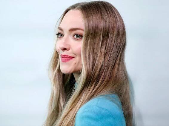 Amanda Seyfried Revealed a New Haircut in the Artsiest Selfie I've Ever Seen - Photo