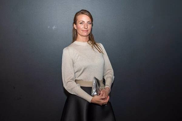 Anna Polívková přiběhla hned, jak to bylo možné a utěšovala ji.