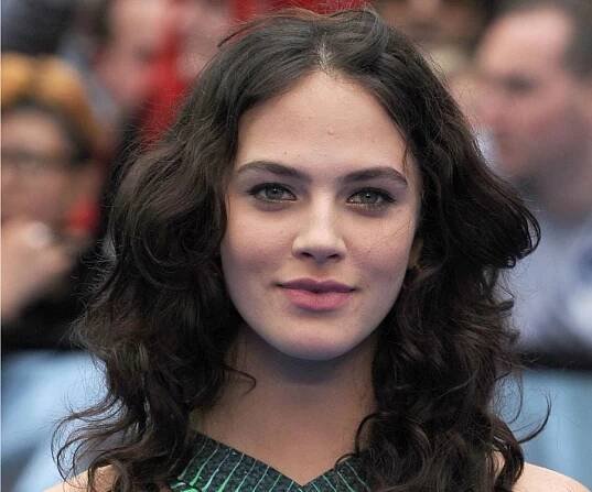 Jessica Brown Findlay Biography - Childhood, Life Achievements & Timeline