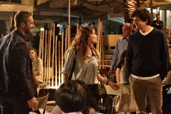 Flavio Montrucchio, Laetitia Casta, Fabio De Luigi - Pouze přátelé - Z filmu