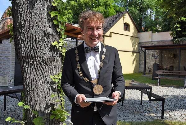 Nejoblíbenějším pražským starostou se znovu stal Tomáš Portlík. Klade důraz na školství