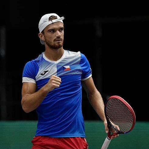 Pravačka, levačka, volej. Lucky loser Macháč senzačně vyškolil Wawrinku