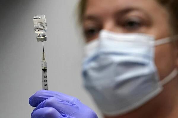 Pfizer odpovedá na Fica s Kotlárom: Naša vakcína nemení DNA