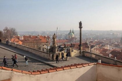Ztišit mysl jógou na terase Schwarzenberského paláce | Národní galerie Praha