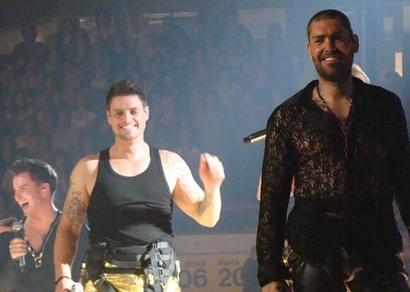 Soubor:Shane Lynch and Keith Duffy.jpg – Wikipedie