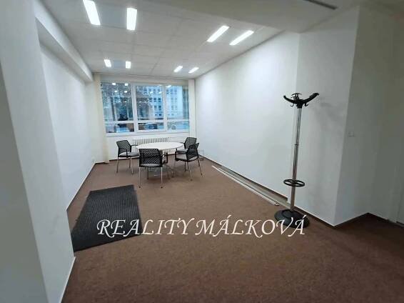 Pronájem obchodního prostoru, 260 m2, přízemí, Masarykovo náměstí, Pardubice - Zelené Předměstí | Úvod