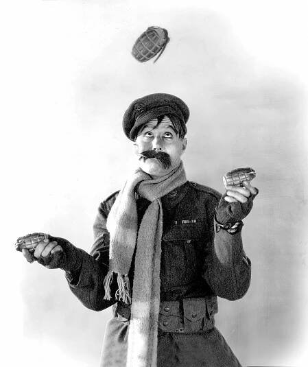 Sydney Chaplin – ve stínu bratra - Z filmu