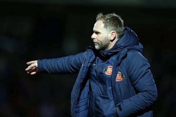 Cheltenham Town v Sunderland - Sky Bet League One