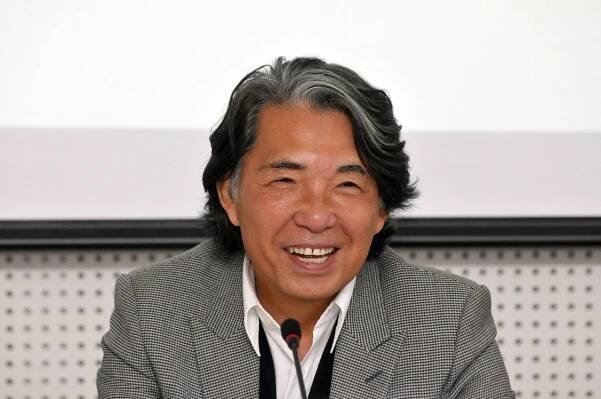 Na covid-19 zemřel japonský návrhář Kenzó Takada, zakladatel slavné značky Kenzo