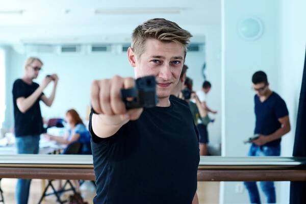 Jacob Erftemeijer v roli mladíka Dominica.