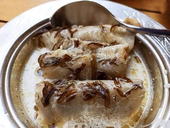 Tradiční turecký celer a masové kuličky jako předkrm meze v Istanbulu krůtí stock fotka