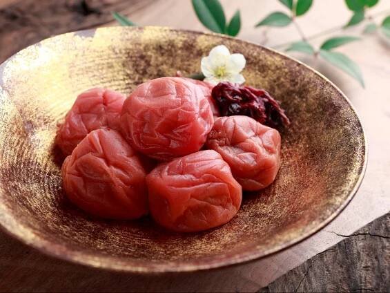 Umeboshi švestka – první pomoc při bolesti v krku
