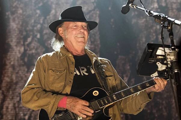 Neil Young Details Lost Acoustic Album 'Hitchhiker'