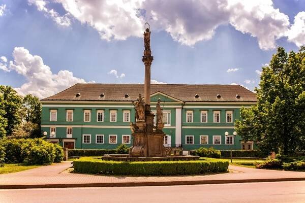 Hrady a zámky na Jindřichohradecku. Poznáte i ty méně známé?