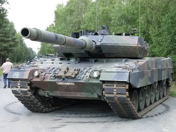 Nový tank Leopard 3: Nové dělo, drony a hybridní pohon