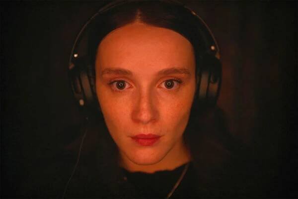 Juliette Gariepy as Kelly-Anne in 'Red Rooms'