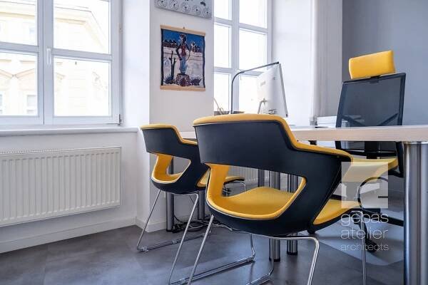 Interiér kanceláře Lingva Hradec Králové - GebasAtelier 