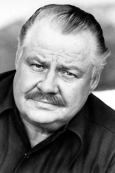 Clifton James isAlbert Fox