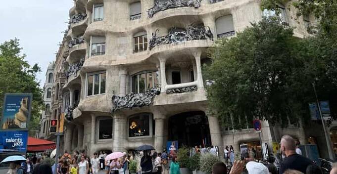 Barcelona: Ramblas, Staré Město a Gaudího domy – pěší prohlídka | GetYourGuide