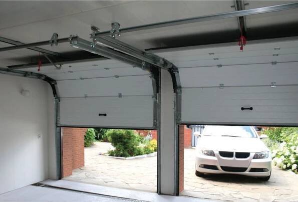 Garážová vrata do-it-yourself (44 fotografií): instalace univerzálních výrobků, způsob svařování závěsů, jak udělat plot