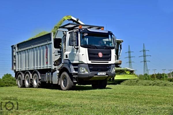 Tatra Traktory v senážích. | Zemědělské foto
