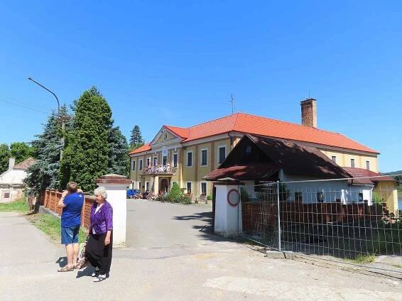 Kroužkování čápů v jižních Čechách. V neděli 22. června ornitologové pracovali zejména na Táborsku.