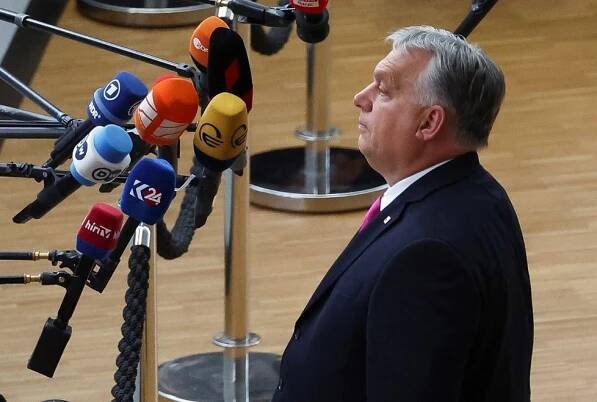 Orbán jako kůl v plotě: Lídři EU se mu vyhnuli obloukem, Ukrajina podle něj nevyhraje