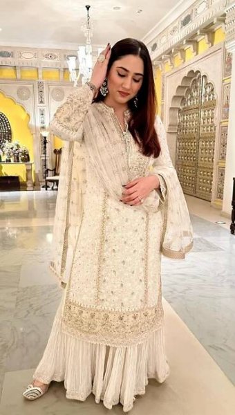 10 times Disha Parmar wowed in elegant ethnics