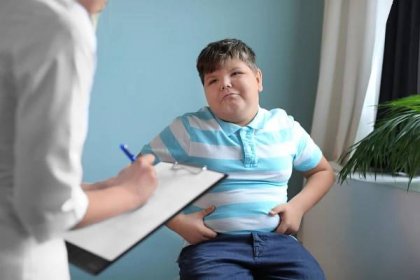 Obézních dětí přibývá. ‚Nechtějí vstávat ani snídat, ve škole neobědvají, asi jsou línější,‘ jmenuje lékařka