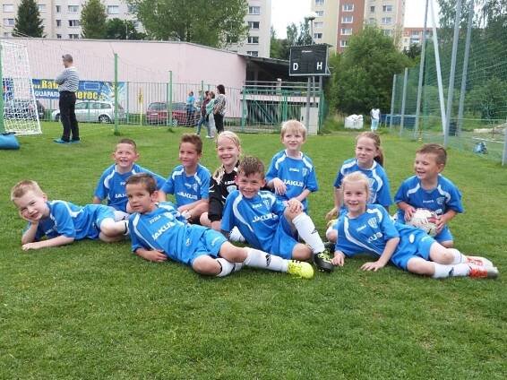 Mladíci Arsenalu dali do turnaje v Jablonci fotbalové srdíčko