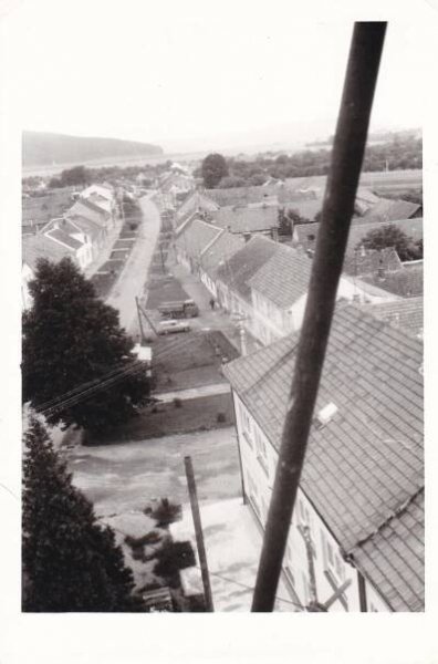 Soubor:Malhostovice, náves (1980).jpg – Wikipedie