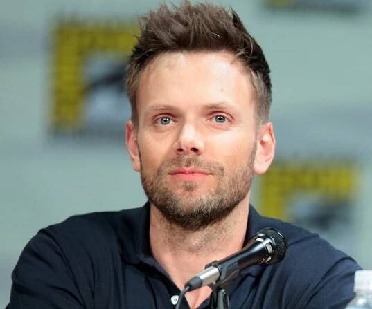 Joel McHale Biography - Facts, Childhood, Family Life & Achievements
