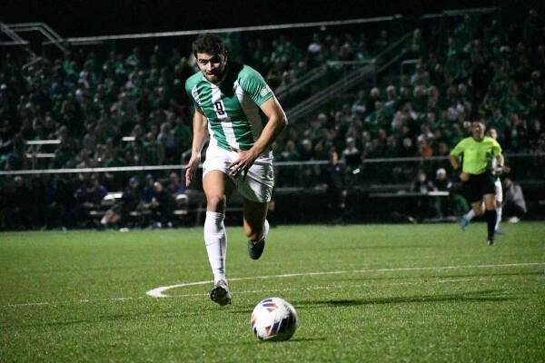 Alvaro Garcia-Pascual running for the ball