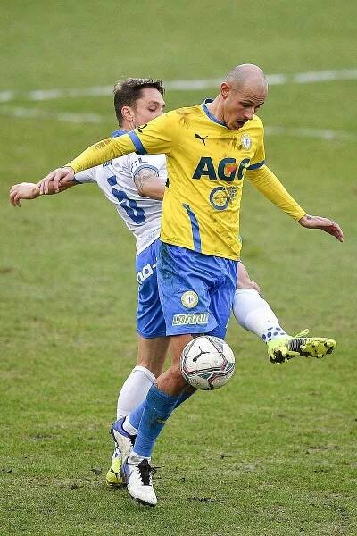 Utkání 21. kola první fotbalové ligy: FC Baník Ostrava – FK Teplice, 27 února 2021 v Ostravě. (zleva) Adam Jánoš z Ostravy a Tomáš Kučera z Teplic.