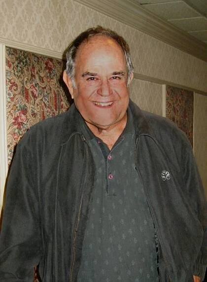 Laurence Luckinbill – Wikipedie